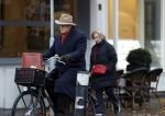 Amsterdam 27 november 2025
Ferdinand Grapperhaus op de fiets in Amsterdam zuid.