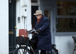 Amsterdam 27 november 2025
Ferdinand Grapperhaus op de fiets in Amsterdam zuid.