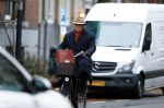 Amsterdam 27 november 2025
Ferdinand Grapperhaus op de fiets in Amsterdam zuid.