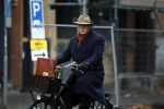 Amsterdam 27 november 2025
Ferdinand Grapperhaus op de fiets in Amsterdam zuid.
