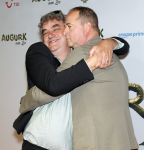 Amsterdam 4 november 2025
Premiere Augurk aan zee in Tuschinski met de cast die bestaat uit oa Monic Hendrickx Martin v Waardenberg Olga Zuiderhoek Jelka v Houten Frank Lammers Peter v d Begin en Tibor Lukacs. Robert v Hemert heeft de titelsong geschreven . Frank lammers en Kees Boot