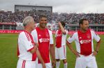 Amsterdam 3 juli 2013
Sjaak Swart 75 jaar . Hij viert dat met een wedstrijd met oud ajax spelers in het Olympisch stadion. Frank Rijkaard en Johan Cruijff
Peter Smulders bv