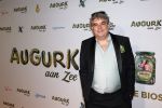 Amsterdam 4 november 2025
Premiere Augurk aan zee in Tuschinski met de cast die bestaat uit oa Monic Hendrickx Martin v Waardenberg Olga Zuiderhoek Jelka v Houten Frank Lammers Peter v d Begin en Tibor Lukacs. Robert v Hemert heeft de titelsong geschreven . Frank lammers