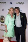 Amsterdam 4 november 2025
Premiere Augurk aan zee in Tuschinski met de cast die bestaat uit oa Monic Hendrickx Martin v Waardenberg Olga Zuiderhoek Jelka v Houten Frank Lammers Peter v d Begin en Tibor Lukacs. Robert v Hemert heeft de titelsong geschreven . Frank lammers met zijn vrouw