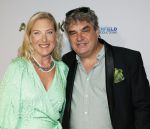 Amsterdam 4 november 2025
Premiere Augurk aan zee in Tuschinski met de cast die bestaat uit oa Monic Hendrickx Martin v Waardenberg Olga Zuiderhoek Jelka v Houten Frank Lammers Peter v d Begin en Tibor Lukacs. Robert v Hemert heeft de titelsong geschreven . Frank lammers met zijn vrouw
