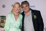 Amsterdam 4 november 2025
Premiere Augurk aan zee in Tuschinski met de cast die bestaat uit oa Monic Hendrickx Martin v Waardenberg Olga Zuiderhoek Jelka v Houten Frank Lammers Peter v d Begin en Tibor Lukacs. Robert v Hemert heeft de titelsong geschreven . Frank lammers met zijn vrouw