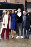 Den Haag 20 november 2025
 Prinses Amalia en haar vader Koning Willem Alexander bij de Grote Kerk, na de Bijzondere Verenigde Vergadering van de Eerste en Tweede Kamer, ter gelegenheid van de tachtigste verjaardag dat het parlement na de Tweede Wereldoorlog voor het eerst weer in gezamenlijkheid bijeenkwam. Eerste Kamervoorzitter Mei Li Vos Tweede Kamervoorzitter Thom van Campenvingen ze op .. Frits Barend en dochter Barbara Barend tezamen met lijsttrekker Mirjam Bikker en (klein)zoon Seb.