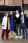 Den Haag 20 november 2025
 Prinses Amalia en haar vader Koning Willem Alexander bij de Grote Kerk, na de Bijzondere Verenigde Vergadering van de Eerste en Tweede Kamer, ter gelegenheid van de tachtigste verjaardag dat het parlement na de Tweede Wereldoorlog voor het eerst weer in gezamenlijkheid bijeenkwam. Eerste Kamervoorzitter Mei Li Vos Tweede Kamervoorzitter Thom van Campenvingen ze op .. Frits Barend en dochter Barbara Barend tezamen met lijsttrekker Mirjam Bikker en (klein)zoon Seb.