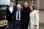 Den Haag 20 november 2025
 Prinses Amalia en haar vader Koning Willem Alexander bij de Grote Kerk, na de Bijzondere Verenigde Vergadering van de Eerste en Tweede Kamer, ter gelegenheid van de tachtigste verjaardag dat het parlement na de Tweede Wereldoorlog voor het eerst weer in gezamenlijkheid bijeenkwam. Eerste Kamervoorzitter Mei Li Vos Tweede Kamervoorzitter Thom van Campenvingen ze op .. Frits Barend en dochter Barbara Barend tezamen met lijsttrekker Mirjam Bikker en (klein)zoon Seb.