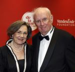 Amsterdam 30 november 2025
80 jaar het DeLaMar theater . Gerdi Verbeet poseert met partner Wim Meijer