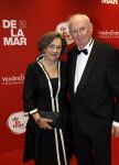 Amsterdam 30 november 2025
80 jaar het DeLaMar theater . Gerdi Verbeet poseert met partner Wim Meijer