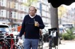 Amsterdam 14 oktober 2025
Ivo Niehe doet boodschappen in Amsterdam zuid .