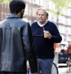 Amsterdam 14 oktober 2025
Ivo Niehe doet boodschappen in Amsterdam zuid .