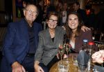 Amsterdam 26 oktober 2025
Boekpresentatie boek over 80 jaar het DeLaMar theater . Simone Kleinsma kreg uit handen van Janine v d Ende en Joop v d Ende het eerste exemplaar. Joop v d Ende Iris v d Ende en Janine v d Ende