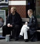 Amsterdam 28 november 2025
Kasper Dolberg met zijn vrouw Laerke Julie Dolberg op terras en straat in Amsterdam zuid.