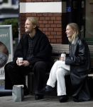 Amsterdam 28 november 2025
Kasper Dolberg met zijn vrouw Laerke Julie Dolberg op terras en straat in Amsterdam zuid.