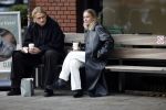 Amsterdam 28 november 2025
Kasper Dolberg met zijn vrouw Laerke Julie Dolberg op terras en straat in Amsterdam zuid.