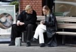 Amsterdam 28 november 2025
Kasper Dolberg met zijn vrouw Laerke Julie Dolberg op terras en straat in Amsterdam zuid.