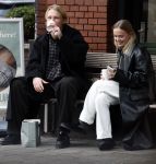 Amsterdam 28 november 2025
Kasper Dolberg met zijn vrouw Laerke Julie Dolberg op terras en straat in Amsterdam zuid.