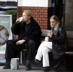 Amsterdam 28 november 2025
Kasper Dolberg met zijn vrouw Laerke Julie Dolberg op terras en straat in Amsterdam zuid.