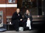 Amsterdam 28 november 2025
Kasper Dolberg met zijn vrouw Laerke Julie Dolberg op terras en straat in Amsterdam zuid.