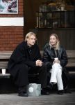 Amsterdam 28 november 2025
Kasper Dolberg met zijn vrouw Laerke Julie Dolberg op terras en straat in Amsterdam zuid.