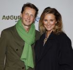 Amsterdam 4 november 2025
Premiere Augurk aan zee in Tuschinski met de cast die bestaat uit oa Monic Hendrickx Martin v Waardenberg Olga Zuiderhoek Jelka v Houten Frank Lammers Peter v d Begin en Tibor Lukacs. Robert v Hemert heeft de titelsong geschreven . Lieke v Lexmond met haar man Bas v Veggel