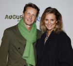 Amsterdam 4 november 2025
Premiere Augurk aan zee in Tuschinski met de cast die bestaat uit oa Monic Hendrickx Martin v Waardenberg Olga Zuiderhoek Jelka v Houten Frank Lammers Peter v d Begin en Tibor Lukacs. Robert v Hemert heeft de titelsong geschreven . Lieke v Lexmond met haar man Bas v Veggel