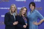 Blaricum 17 oktober 2025
Perspresentatie eerste aflevering Gooische vrouwen met oa aanwezig Linda de Mol Susan Visser Liews Visschedijk Teunie de Brouwer Tommy v Lent Robert de Hoog en Eefje Kuijtzer