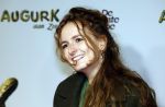 Amsterdam 4 november 2025
Premiere Augurk aan zee in Tuschinski met de cast die bestaat uit oa Monic Hendrickx Martin v Waardenberg Olga Zuiderhoek Jelka v Houten Frank Lammers Peter v d Begin en Tibor Lukacs. Robert v Hemert heeft de titelsong geschreven . Lisanne Dijkstra