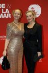 Amsterdam 30 november 2025
80 jaar het DeLaMar theater . Lone van Roosendaal poseert met Hilke Bierman