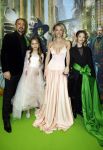Amsterdam 18 november 2025
Premiere Wicked in het deLaMar theater . Louis Klibansky met vrouw Susanna Klibansky en hun kinderen