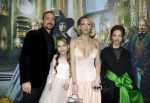 Amsterdam 18 november 2025
Premiere Wicked in het deLaMar theater . Louis Klibansky met vrouw Susanna Klibansky en hun kinderen