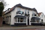 Noordwijk 15 november 2025
Het B&B van Martien Meiland en Erica Meiland staat bij 2 makelaars te koop . De prijs is nu 1650000 euro . Ze begonnen met een vraagprijs van 2 miljoen .