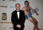 Amsterdam 4 november 2025
Premiere Augurk aan zee in Tuschinski met de cast die bestaat uit oa Monic Hendrickx Martin v Waardenberg Olga Zuiderhoek Jelka v Houten Frank Lammers Peter v d Begin en Tibor Lukacs. Robert v Hemert heeft de titelsong geschreven .