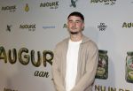 Amsterdam 4 november 2025
Premiere Augurk aan zee in Tuschinski met de cast die bestaat uit oa Monic Hendrickx Martin v Waardenberg Olga Zuiderhoek Jelka v Houten Frank Lammers Peter v d Begin en Tibor Lukacs. Robert v Hemert heeft de titelsong geschreven . Mingus Claessen