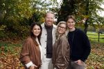 Naarden 3 november 2025
Presentatie nieuwe serie de Frogers met aanwezig Rene Froger Natasja Froger Danny Froger Ann Dominique Wilten Natascha Froger Matthijs Timmermans Charlie Didier Froger Sammy Verheij Maxim Froger en Ruby Celine met hun zoontje.