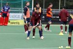 Den Haag 2 november 2025
Rob Jetten gaat bij de hockeywedstrijd klein Zwitserland- Bloemendaal kijken . 
Partner Nicolas Keenan doet alleen tijdens de warming up mee ivm een blessure . 
Daarna kikjken ze samen in de regen onder een paraplu naar de wedstrijd.