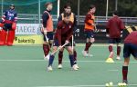 Den Haag 2 november 2025
Rob Jetten gaat bij de hockeywedstrijd klein Zwitserland- Bloemendaal kijken . 
Partner Nicolas Keenan doet alleen tijdens de warming up mee ivm een blessure . 
Daarna kikjken ze samen in de regen onder een paraplu naar de wedstrijd.