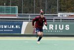 Den Haag 2 november 2025
Rob Jetten gaat bij de hockeywedstrijd klein Zwitserland- Bloemendaal kijken . 
Partner Nicolas Keenan doet alleen tijdens de warming up mee ivm een blessure . 
Daarna kikjken ze samen in de regen onder een paraplu naar de wedstrijd.