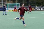Den Haag 2 november 2025
Rob Jetten gaat bij de hockeywedstrijd klein Zwitserland- Bloemendaal kijken . 
Partner Nicolas Keenan doet alleen tijdens de warming up mee ivm een blessure . 
Daarna kikjken ze samen in de regen onder een paraplu naar de wedstrijd.