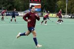 Den Haag 2 november 2025
Rob Jetten gaat bij de hockeywedstrijd klein Zwitserland- Bloemendaal kijken . 
Partner Nicolas Keenan doet alleen tijdens de warming up mee ivm een blessure . 
Daarna kikjken ze samen in de regen onder een paraplu naar de wedstrijd.