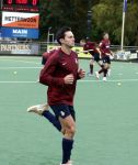 Den Haag 2 november 2025
Rob Jetten gaat bij de hockeywedstrijd klein Zwitserland- Bloemendaal kijken . 
Partner Nicolas Keenan doet alleen tijdens de warming up mee ivm een blessure . 
Daarna kikjken ze samen in de regen onder een paraplu naar de wedstrijd.