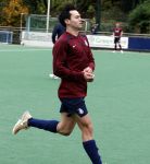 Den Haag 2 november 2025
Rob Jetten gaat bij de hockeywedstrijd klein Zwitserland- Bloemendaal kijken . 
Partner Nicolas Keenan doet alleen tijdens de warming up mee ivm een blessure . 
Daarna kikjken ze samen in de regen onder een paraplu naar de wedstrijd.