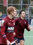 Den Haag 2 november 2025
Rob Jetten gaat bij de hockeywedstrijd klein Zwitserland- Bloemendaal kijken . 
Partner Nicolas Keenan doet alleen tijdens de warming up mee ivm een blessure . 
Daarna kikjken ze samen in de regen onder een paraplu naar de wedstrijd.