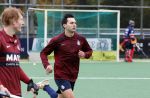 Den Haag 2 november 2025
Rob Jetten gaat bij de hockeywedstrijd klein Zwitserland- Bloemendaal kijken . 
Partner Nicolas Keenan doet alleen tijdens de warming up mee ivm een blessure . 
Daarna kikjken ze samen in de regen onder een paraplu naar de wedstrijd.