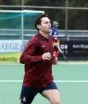 Den Haag 2 november 2025
Rob Jetten gaat bij de hockeywedstrijd klein Zwitserland- Bloemendaal kijken . 
Partner Nicolas Keenan doet alleen tijdens de warming up mee ivm een blessure . 
Daarna kikjken ze samen in de regen onder een paraplu naar de wedstrijd.