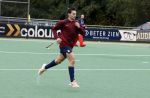 Den Haag 2 november 2025
Rob Jetten gaat bij de hockeywedstrijd klein Zwitserland- Bloemendaal kijken . 
Partner Nicolas Keenan doet alleen tijdens de warming up mee ivm een blessure . 
Daarna kikjken ze samen in de regen onder een paraplu naar de wedstrijd.