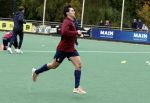 Den Haag 2 november 2025
Rob Jetten gaat bij de hockeywedstrijd klein Zwitserland- Bloemendaal kijken . 
Partner Nicolas Keenan doet alleen tijdens de warming up mee ivm een blessure . 
Daarna kikjken ze samen in de regen onder een paraplu naar de wedstrijd.