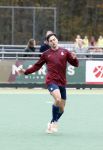 Den Haag 2 november 2025
Rob Jetten gaat bij de hockeywedstrijd klein Zwitserland- Bloemendaal kijken . 
Partner Nicolas Keenan doet alleen tijdens de warming up mee ivm een blessure . 
Daarna kikjken ze samen in de regen onder een paraplu naar de wedstrijd.
